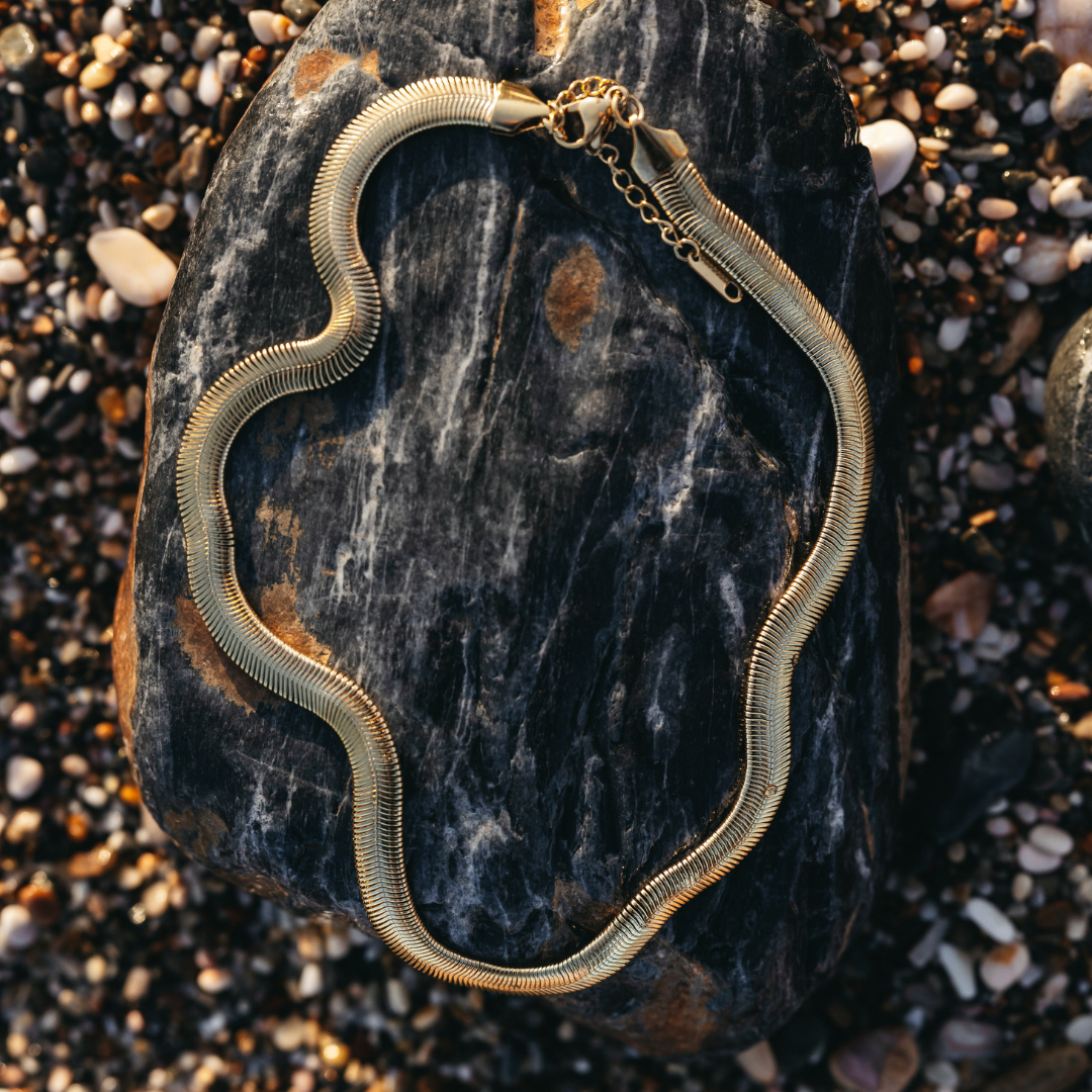 WIDE SNAKE NECKLACE